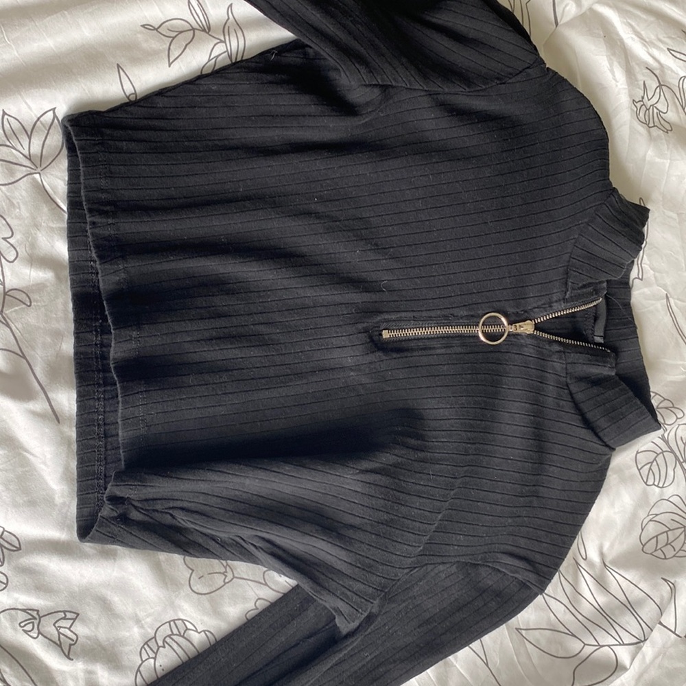 black cropped 3/4 zip
